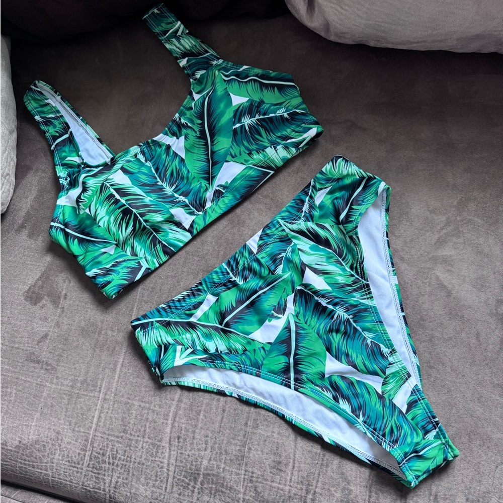 NWOT Tropical Leaf Print Bikini Set